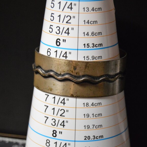 Vintage sterling silver cuff bracelet with wave design, by Otto Robert Wade - Picture 6 of 7